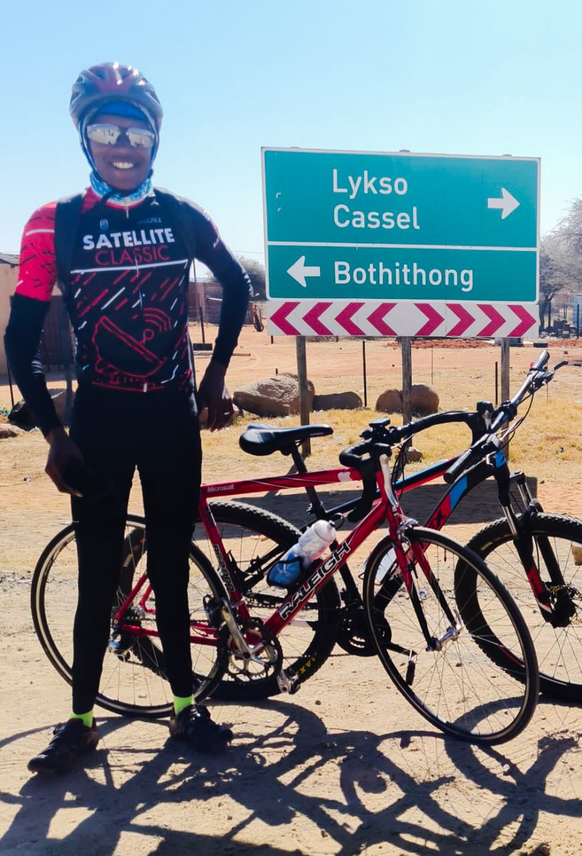 Congratulations to one of our own Thabo Mocumi from the K2K Cycling Academy in Kuruman for his podium finish (2nd position) at the 32 Mile MTB Challenge presented by Oryx Endurance held this past Saturday in Kimberley @dr_zsaul1 @GoZwift @BANDITZBICYCLE @QondisaN @BuhleMadlala