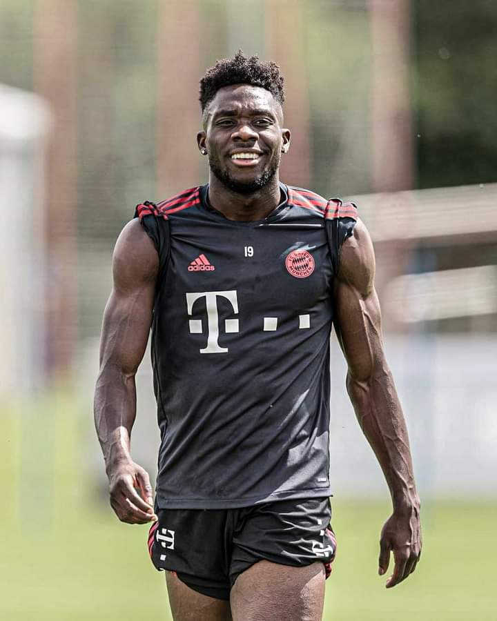 FichajeGoleador's tweet photo. 🚨 ÚLTIMA HORA: El Real Madrid contactará con el Bayern para fichar a Alphonso Davies en este mismo mercado, vía @marca. 💣🔥 #FichajesFG https://t.co/DHGBVHC9j7