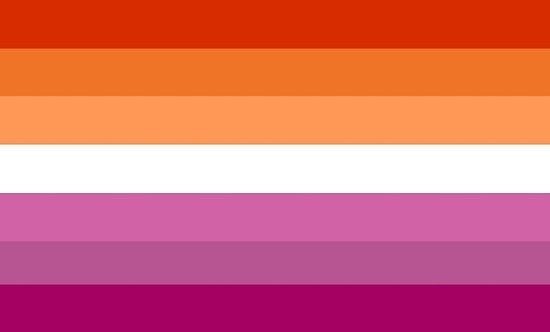 Vou ficar meio fora hoje pq meu dia tá uma merda, mas pra não passar em branco, quero lhes apresentar a oc de hoje: Vanessa Fiore.
Ela é lésbica e gênero fluido.

#PrideMonth