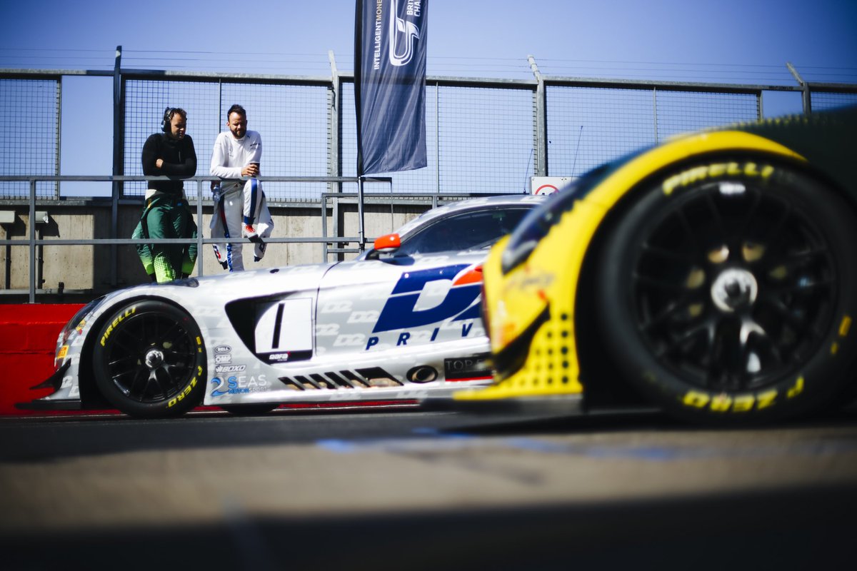 2seasmotorsport's tweet image. Our @BritishGT pro pair, Jonny Adam and @JulesGounon.

Any guesses on their conversation?? 🤔 

#britishgt #prodriver #customerracing #mercedes #mercedesamg #2seas #2seasmotorsport #motorsport #bahrain 🇧🇭