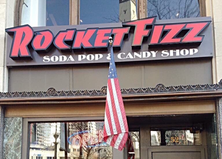 The owner of Rocket Fizz on Monument Circle says she still feels safe downtown despite the fact one of her managers was allegedly attacked by teenagers she tried to prevent from shoplifting.
indypolitics.org/rocket-fizz-ro…