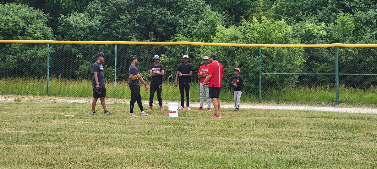 Rich227Baseball's tweet photo. Day one of our middle school camp in the books.. great turn out and tons of reps for the younger guys!! Spots are still open for anybody wanting to join, 9am tomorrow STEM field. 

#bettereveryday #oneteamonegoal

@1Corey_ @227Dean @_CoachBJ @cstallsr @RTHS_Athletics https://t.co/Cn1cvTnEu4