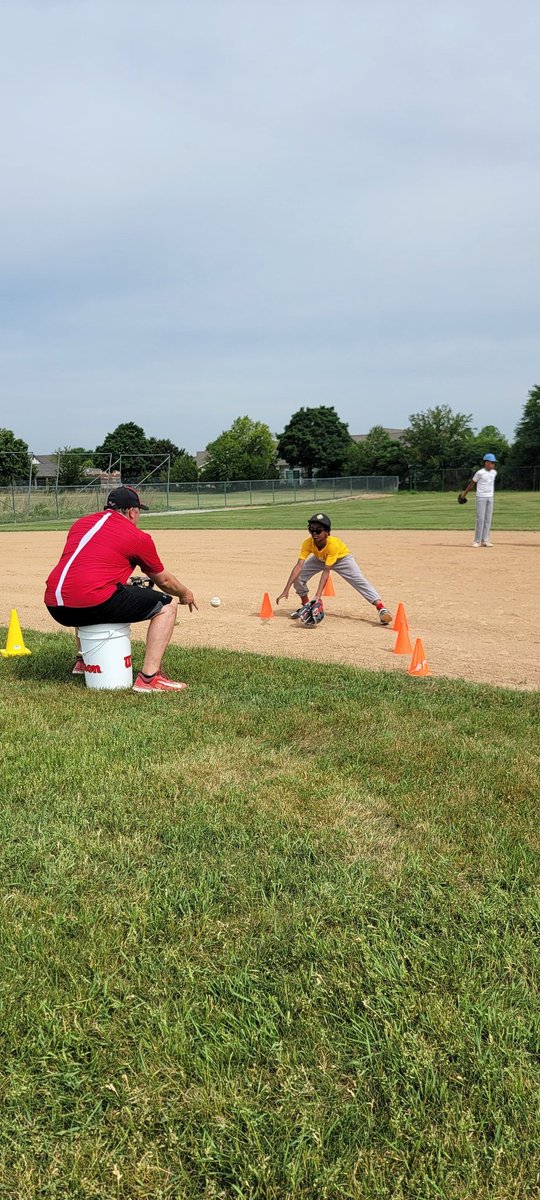 Rich227Baseball's tweet photo. Day one of our middle school camp in the books.. great turn out and tons of reps for the younger guys!! Spots are still open for anybody wanting to join, 9am tomorrow STEM field. 

#bettereveryday #oneteamonegoal

@1Corey_ @227Dean @_CoachBJ @cstallsr @RTHS_Athletics https://t.co/Cn1cvTnEu4
