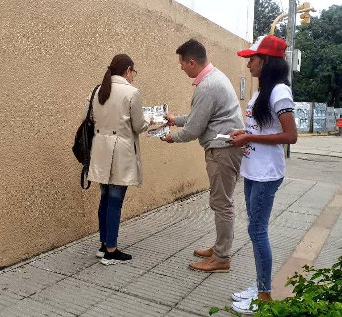 richarzurita's tweet photo. 👉En #Monteros seguimos militando con el mismo compromiso y convicción de siempre
Recorremos la ciudad con nuestra propuesta electoral para cambiarle la vida a todos los vecinos.
El 11 de Junio con @ArielGarciaUCR Legislador @RSanchezOK Gob. vamos a recuperar Tucumán
#Lista255
💪 https://t.co/wQtTBfjHjf