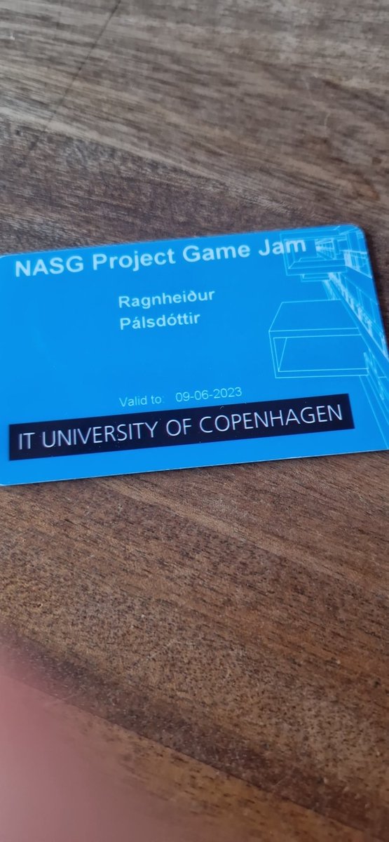 Fyrsta ráðstefnan í dag. Ég er komin í hóp með forriturum og leikjahönnuðum að búa til tölvuleik. Gæti verið mamma þeirra allra en aldur er afstæður. Ég fer yfir reglur og kennslufræðilega þáttinn í staðinn. Afurð á föstudaginn eða prótótýpa af leiknum #menntaspjall #millonollo