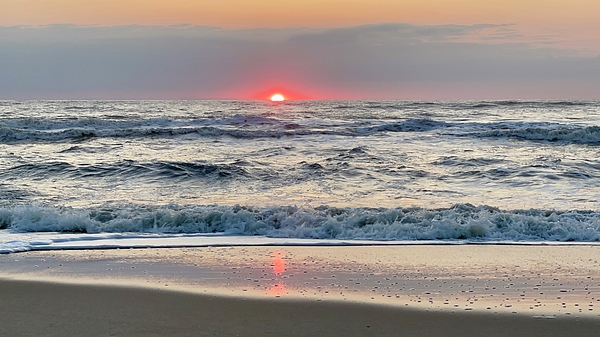 OBXSunrise's tweet photo. New artwork for sale! - "June Sunrise in OBX " - https://t.co/7zXKnhwBZz @shoppixels https://t.co/Mus335oHpy