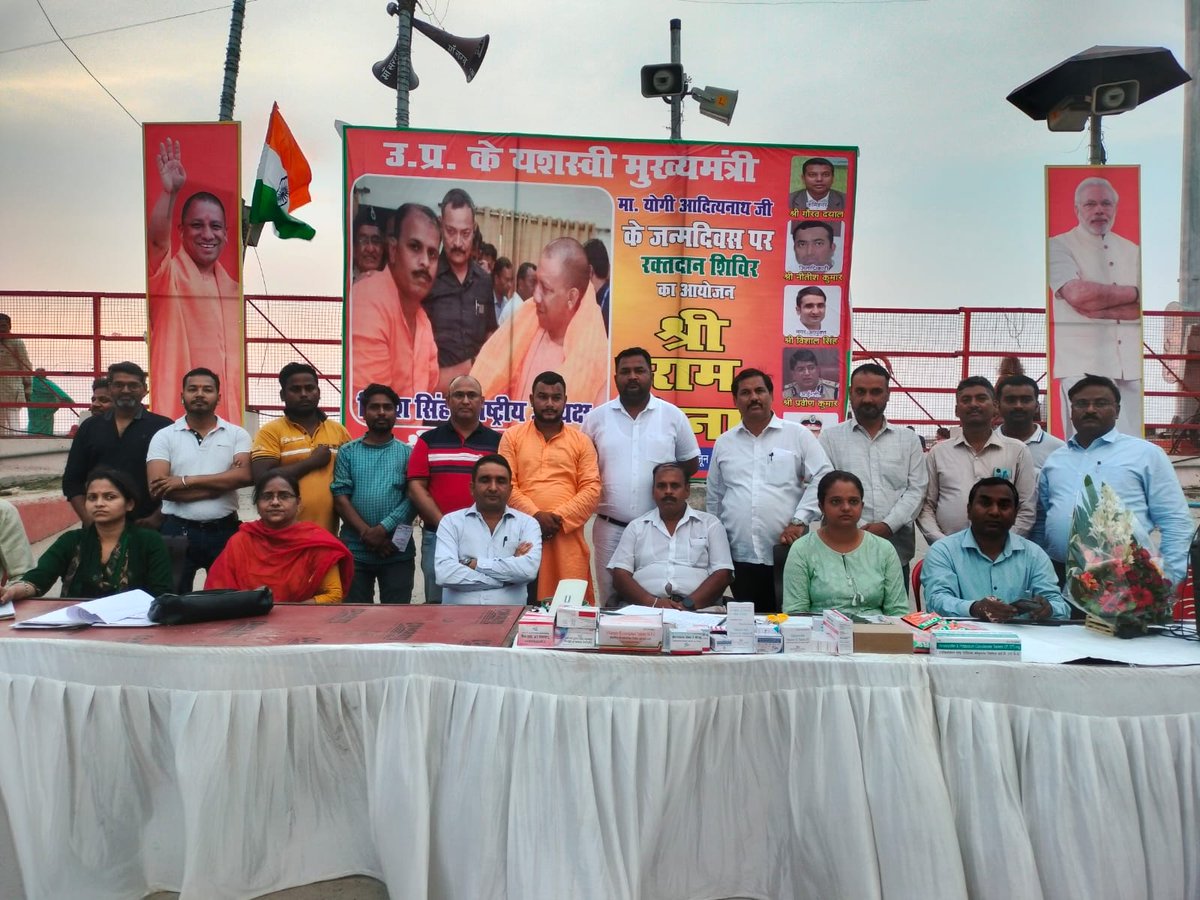 ayodhyadevauth's tweet image. रक्त दान, महा दान !!!
आज उत्तर प्रदेश के यशस्वी मुख्यमंत्री माननीय श्री @myogiadityanath जी के जन्मदिवस के अवसर पर राम की पैड़ी पर आयोजित रक्तदान शिविर में नगर आयुक्त/उपाध्यक्ष श्री @VishalSinghIAS जी ने रक्त दान किया।
.
.
.
#blooddonation #blooddonationcamp  #iasvishalsingh