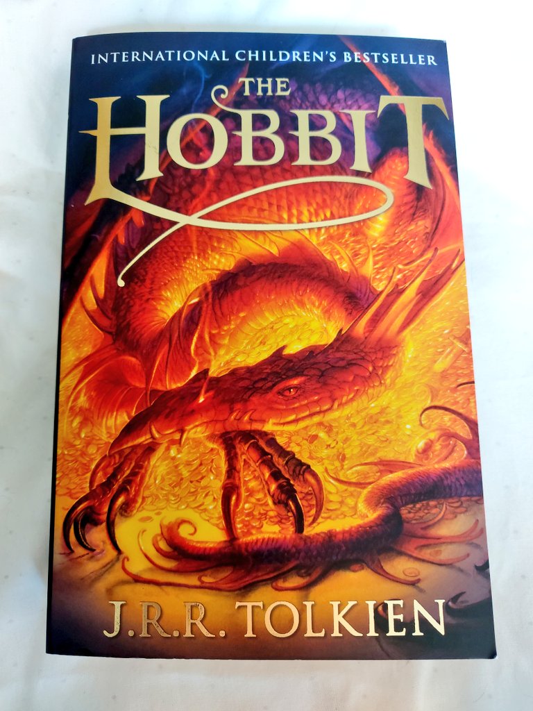 I just finished reading The Hobbit! 🥹🥹🥹🥹🥰❣️😭🧝‍♂️🧝‍♀️🧙‍♀️ loved it❤️🐉
Now I need to order The Silmarillion so I can continue reading 📚 😍
#Thehobbit #fantasy #fantasynovel #Tolkien #books #lovetoread #nerd #nerdstuff #ReadingCommunity #Reading #readingforpleasure
