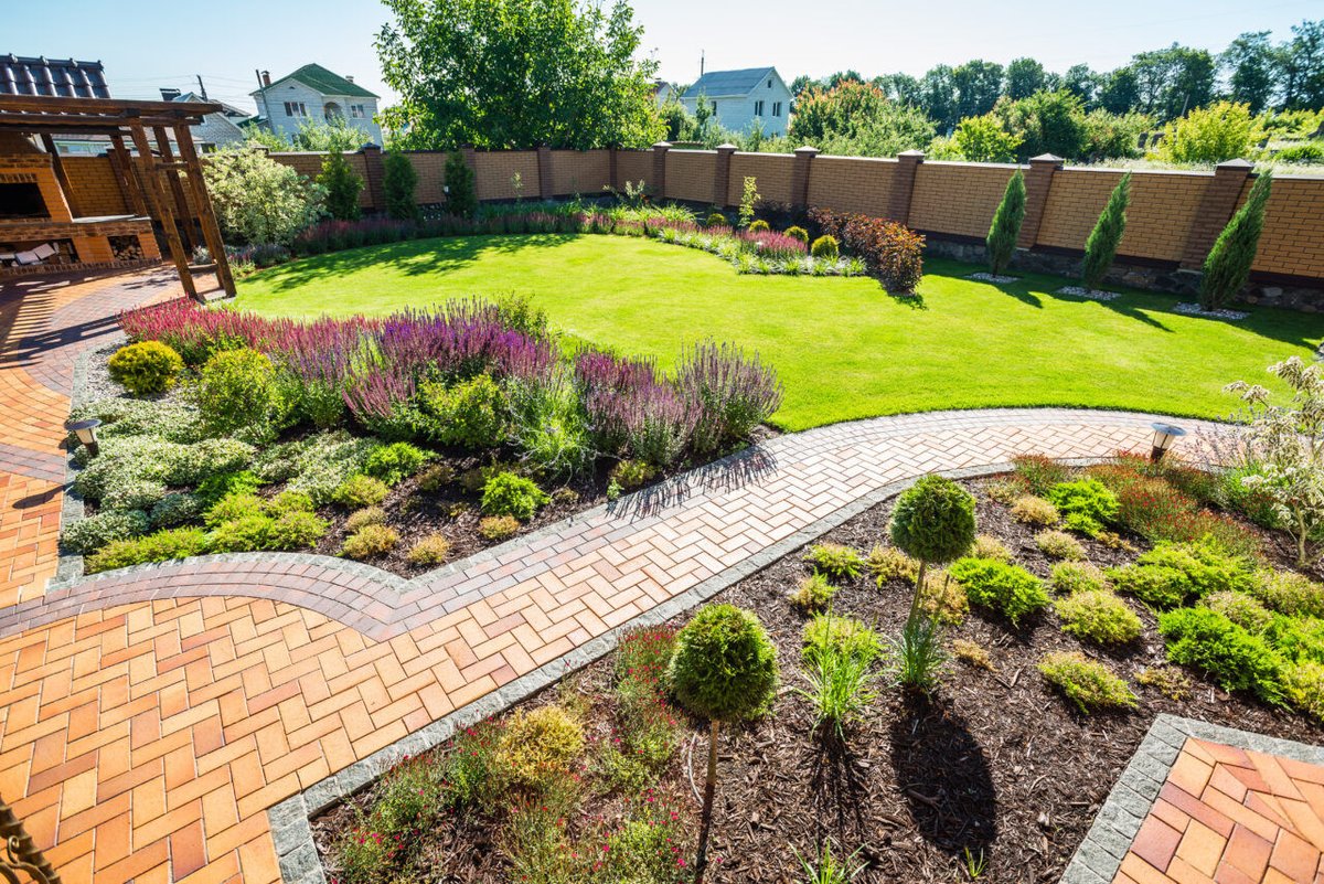 HomeZada's tweet photo. Transform your outdoor space without breaking the bank! π° Check out these 10 cheap landscaping ideas that'll upgrade your backyard in no time.
Click here: https://t.co/FI6iVlblri
#homelandscaping #homeremodel #outdoordesigns https://t.co/1e9llCbGOR
