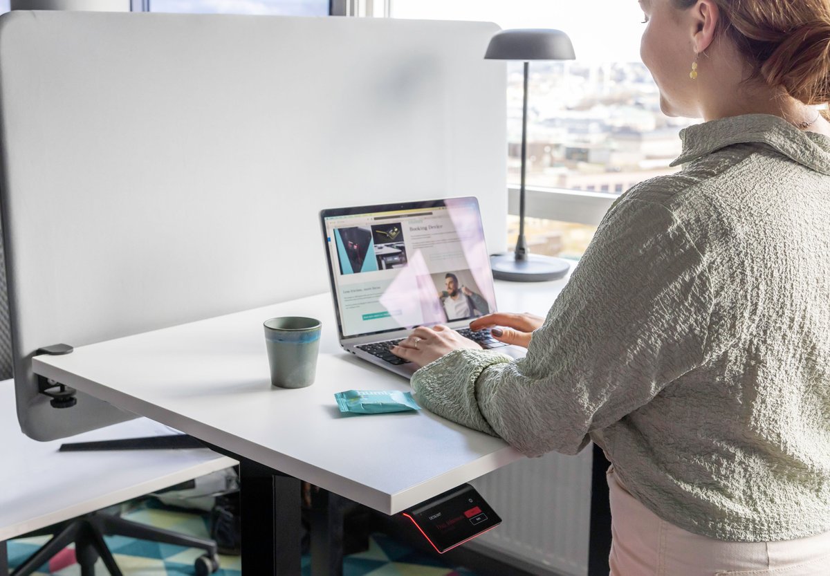 See how a compact design and high-resolution screens make the Humly Booking Device extremely versatile during #InfoComm2023 in booth 3988.  humly.com/workplace-solu…
