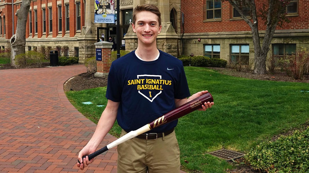 Nearly 3 years ago Robbie suffered a severe stroke. Today we're excited to see him graduate from Saint Ignatius High School! His care team and Cleveland Guardians gifted him a bat and jersey. All the best to Robbie when he heads to college in the fall!
https://t.co/ymzSbkVypC https://t.co/jy8RsK6Rjg
