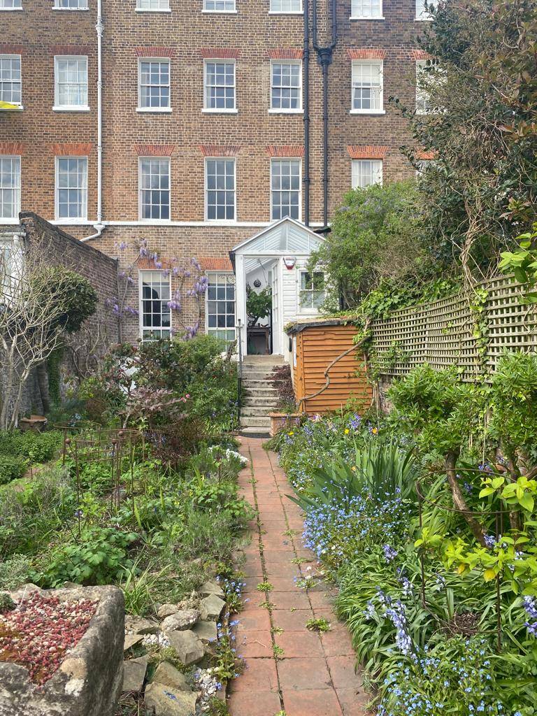 We're delighted to participate in London Gardens Trust Open Gardens weekend again! Our #riverside #garden will be open to London Open Gardens ticket holders from 2pm-5pm on June 11th. To book: emerywalker.org.uk/events

<a href="/LDNGardensTrust/">London Parks & Gardens</a> #ThingsToDoThisWeekend #JuneEvents #Gardens
