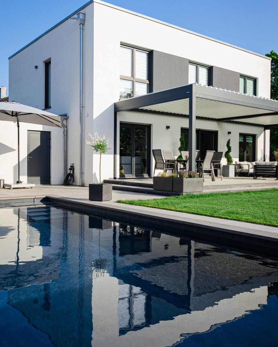 RambowPools's tweet image. Modernes Heim - moderner #Designpool! 🌊
Dieses Projekt zeigt was wir am Liebsten machen: Den Kunden glücklich!
Hier durch symmetrisches Design, klare Linienführung und auf das gesamte Objekt abgestimmte Farbgestaltung
#summer #swimmingpool #swimming #realestate