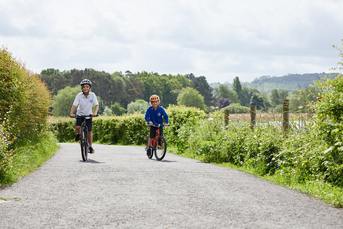 BristolWater's tweet photo. Today marks the start of #UKBikeWeek 🚲
The sun's shining 🌞 and it's the perfect weather to grab your bike and head to #ChewValleyLake's 2.7km recreational trail.
Don't forget your water bottle full of #BristolWater and #StayHydrated 💧 https://t.co/Z7aSNgkSPG