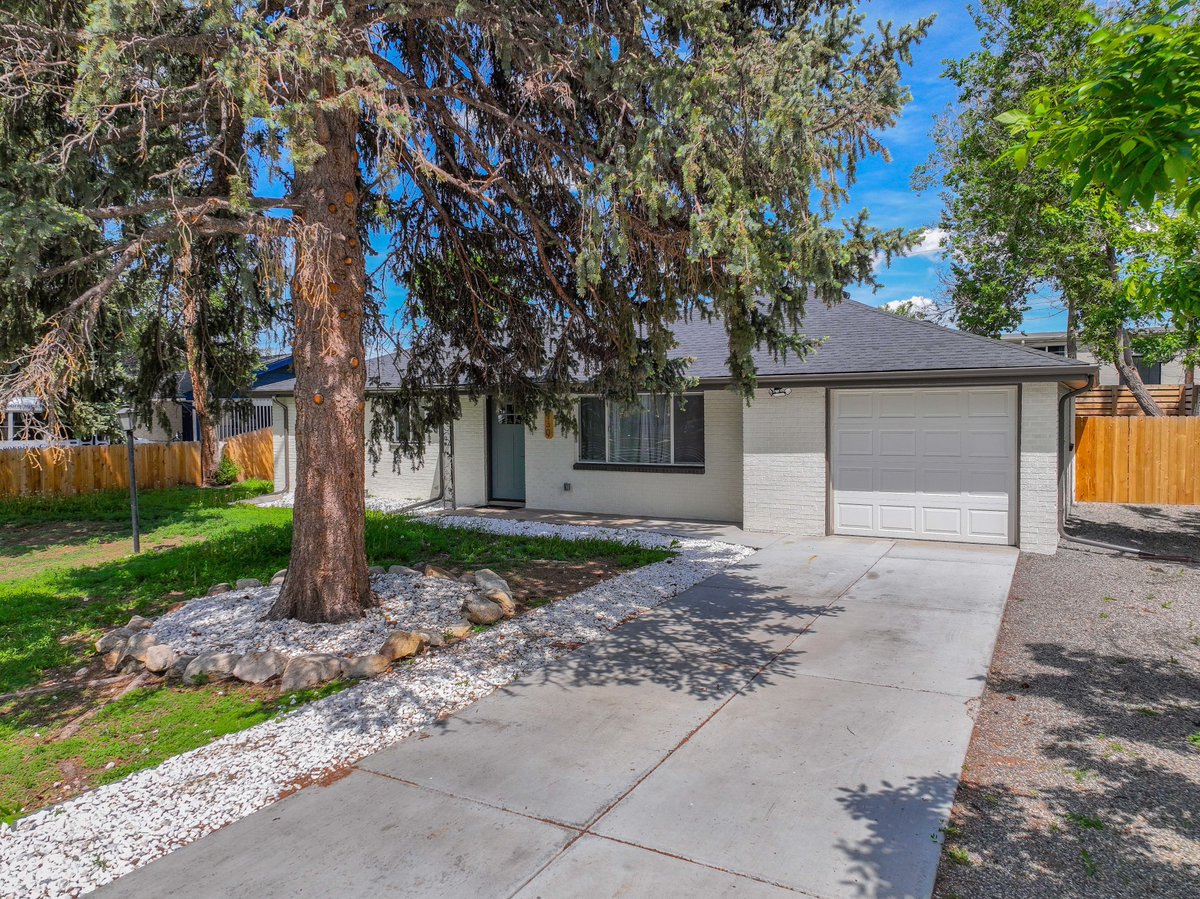 Hommati243's tweet photo. Need more listings? Needing better photos? Your current photographer dropped the ball? Give us a call or DM today to see how you can save $50 for a full package or $40 for a basic package! https://t.co/foMiPnhRE1