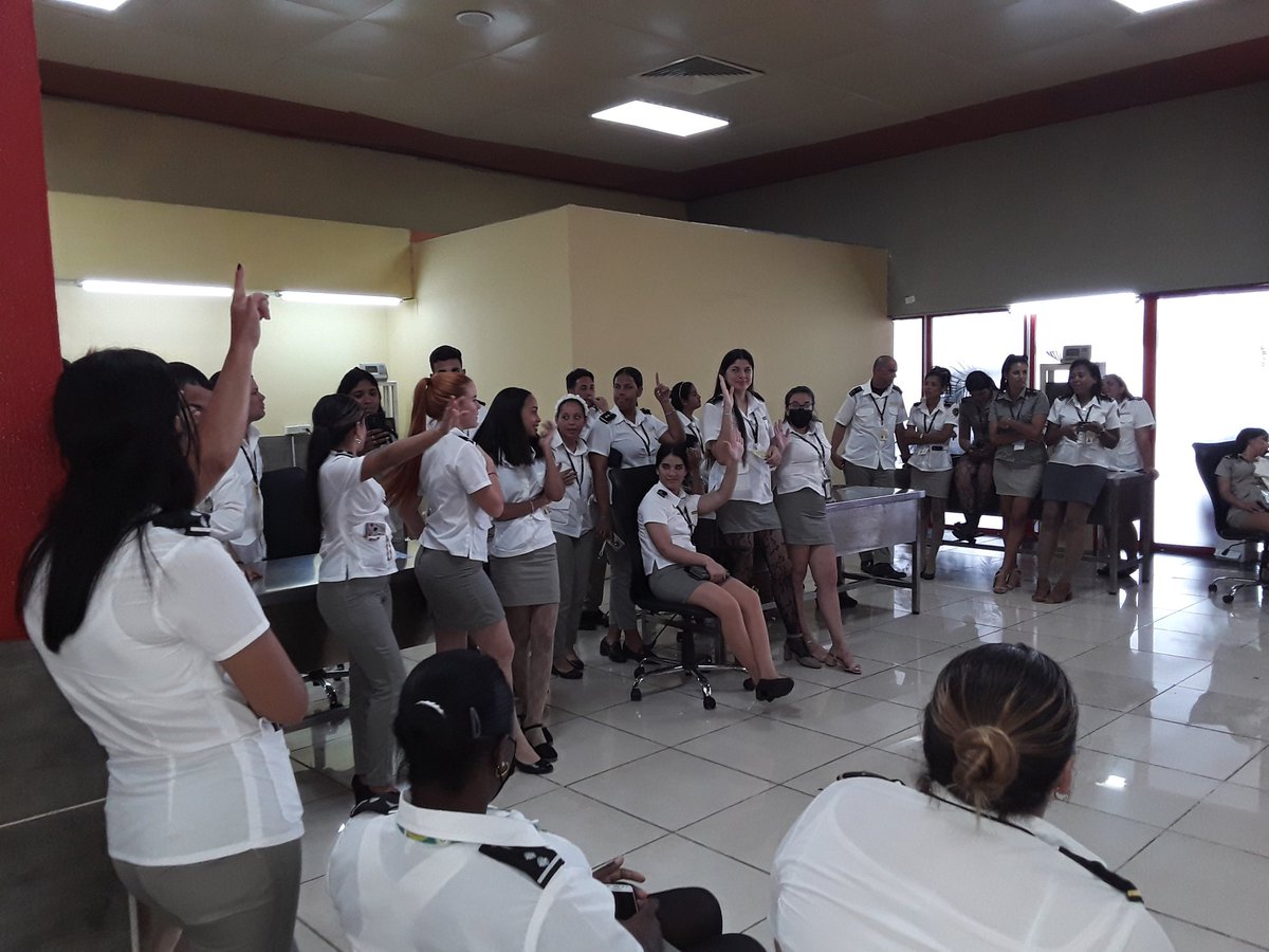 DeCubaplus's tweet photo. Masiva participación en Asamblea de Ejemplares destaca entre lo más prominente en el proceso de consolidación revolucionario de nuestra #JuventudAduanera crece el #PCC crece la obra más noble, hacer Revolución #AduanadeCuba #ALaPatriaManosYCorazón https://t.co/HLW4xKZQj4
