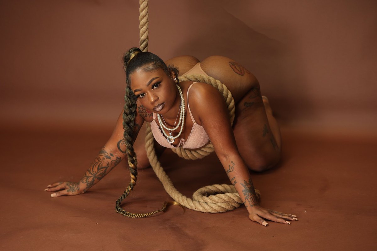 st_queenstacey's tweet photo. @ThatDamnShawn1 @Drose4242 Follow me 🥰 I wanna get active https://t.co/MPeCYDtPbD