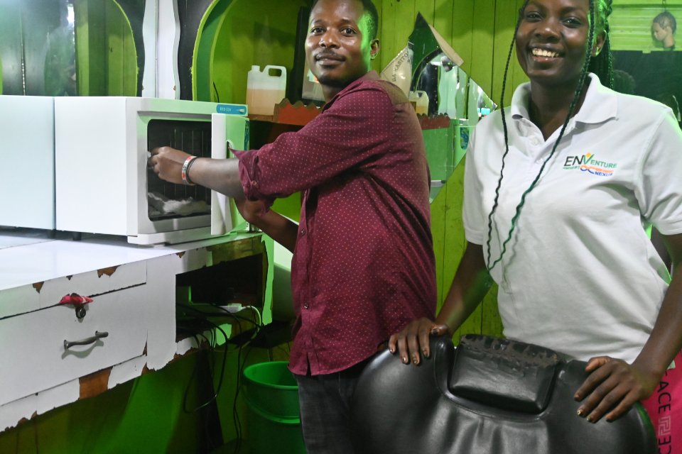 NewEnergyNexus's tweet photo. Happy #WorldEnvironmentDay2023 ! 🌍

We're proud to support over 5000 diverse climate entrepreneurs around the globe.

From clean energy cooperatives to solar-powered hair salons, meet the entrepreneurs in Uganda who make every day World Environment Day https://t.co/uKe5H0Zj8W https://t.co/TInsBSk1rS