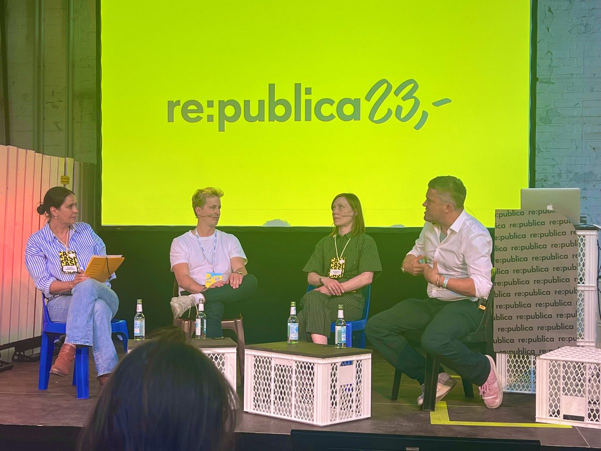 Idee auf der #rp23-Bühne: Die öffentlich-rechtlichen sollten (wieder) mehr Technologieentwicklung für die Medienbranche übernehmen. Die staatliche Förderproblematik wäre so umgangen und auch den kleineren Medien geholfen, wenn für sie mitentwickelt wird.