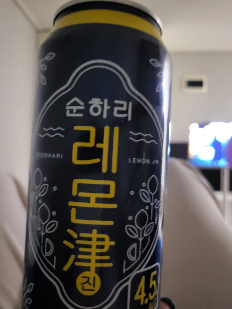 0Beige's tweet photo. 이 술 알려준 오빠 혼나야되

술도 못하는 난데 맛있어서 먹게되자낭

2캔먹엇다고 ㅈㄴ 치한다 시발 https://t.co/HsKdLzL7yc