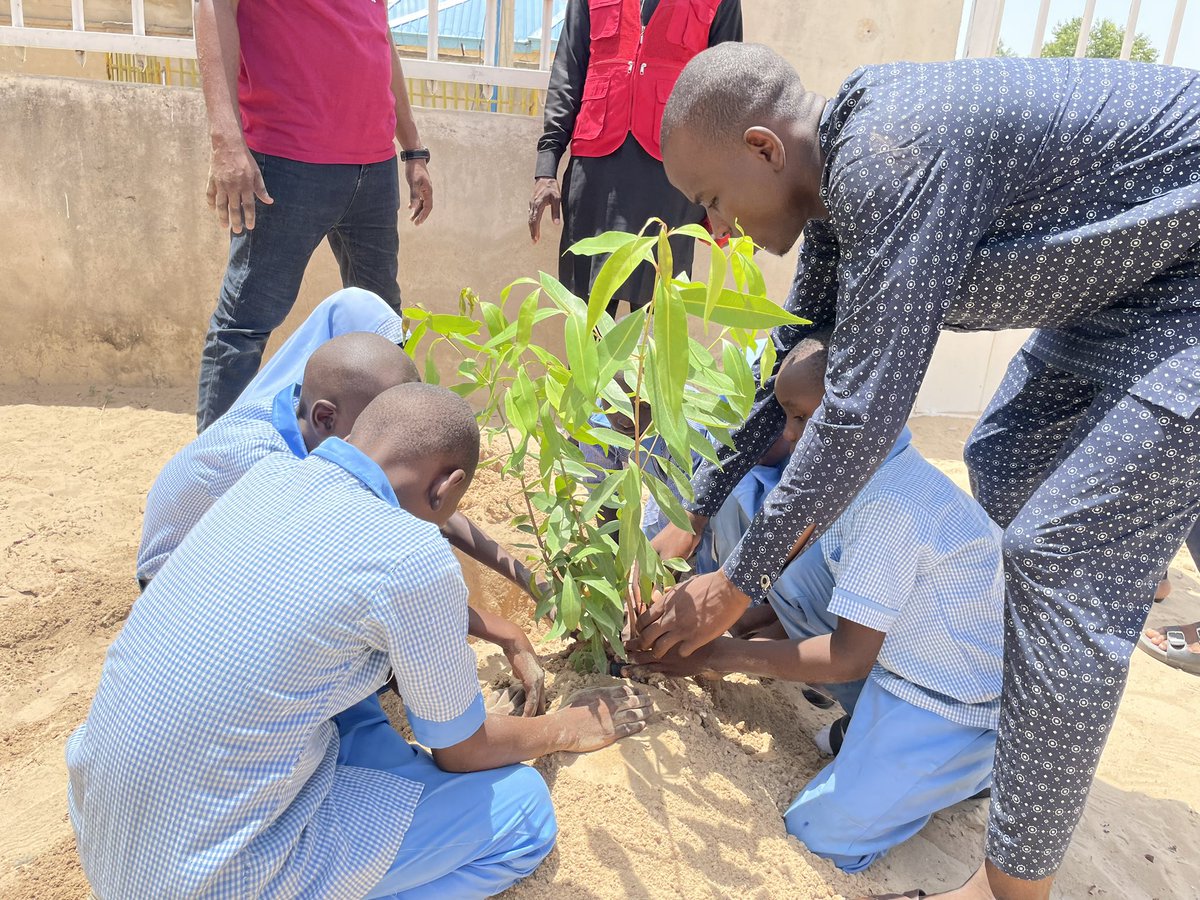 GreenPl_Int's tweet photo. visits schools and communities within Maiduguri Borno State to advocate for free plastic environment and to adopt the Reduce, Reuse and Recycle system of plastic waste management. https://t.co/kkdcH3VDnh