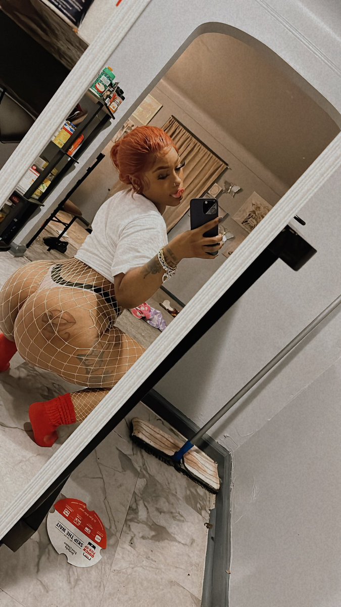 st_queenstacey's tweet photo. @nevvycakes Follow me 🥰 https://t.co/3KvnAun7sJ
