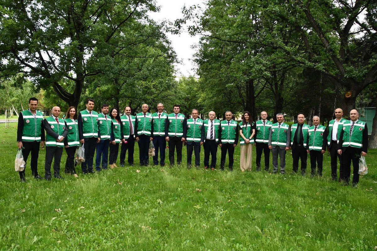 Hayatına Meşe Kat🌱

TKİ Çevre Gönüllüleri olarak TKİ 1957 Hatıra Ormanı Projemizi hayata geçiriyoruz.

Genel Müdürlüğümüz bahçesindeki 40 yıllık meşe ağaçlarının palamutlarını seramızda fidan haline dönüştürdük.

🎯1️⃣ yılda 5.000🌳
🎯5️⃣ yılda 25.000🌳

#TKİ #HayatınaMeşeKat