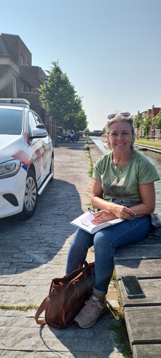 In de wijk een interview gehouden met #andrea voor <a href="/HvH3B/">Hart van Lansingerland</a> over mijn vertrek naar <a href="/rotterdam/">Gemeente Rotterdam</a>. Dinsdag 16 juni 2023 is dit interview te lezen in de krant. #samenwerking #nieuws #media