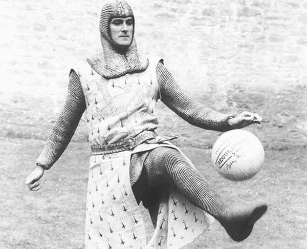 Kickabout, anyone? ⚽🦶

#MontyPython