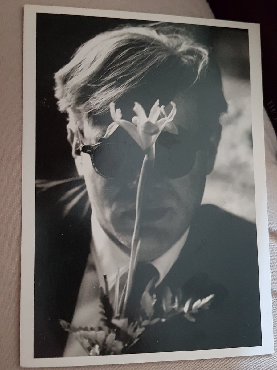 Found today while cleaning up, wow I was a big Warhol fan when I was 18. But I still think the photo is great.

Andy Warhol with a flower photographed by Dennis Hopper in 1988

#AndyWarhol #DennisHopper