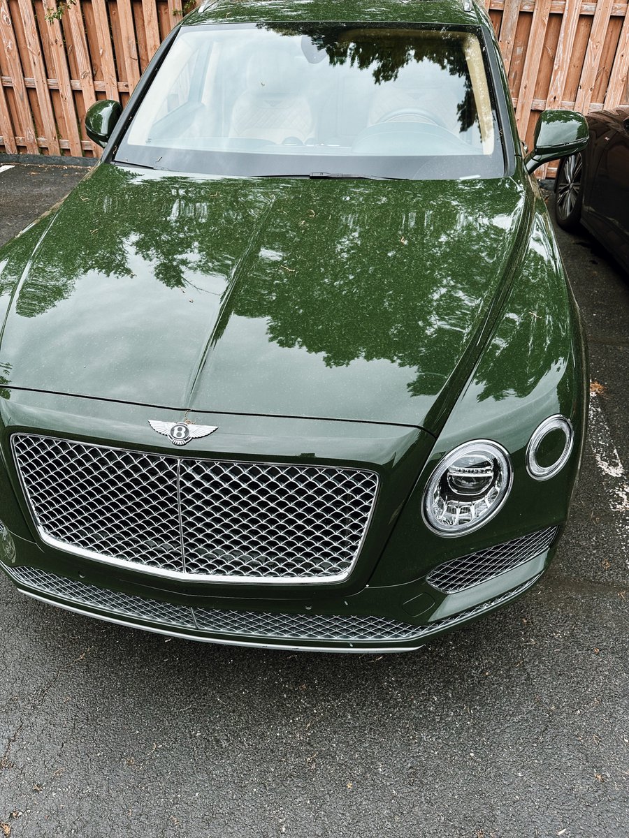 JoeW6_'s tweet photo. 🫒 Bentayga https://t.co/mD65pIEDGm