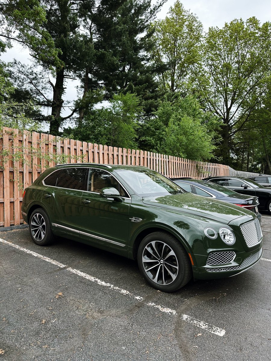 JoeW6_'s tweet photo. 🫒 Bentayga https://t.co/mD65pIEDGm