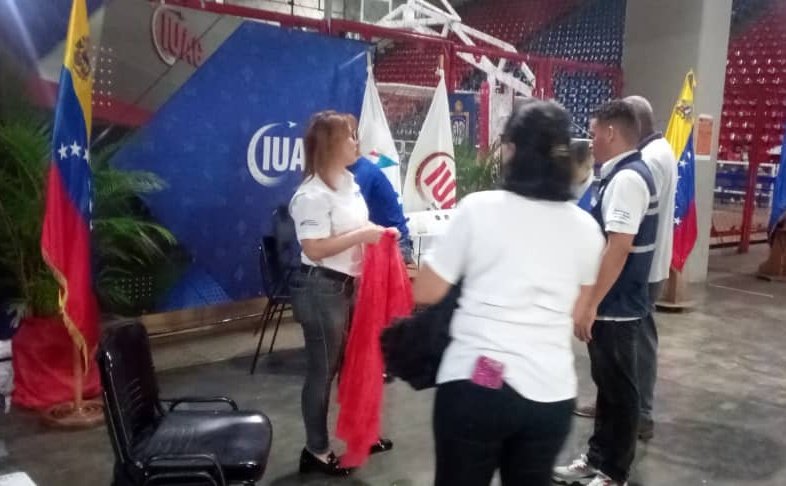 nnotivenezuela's tweet photo. #5Junio 
Desde el coliseo el limón Mcpio Mario Briceño Iragorry nos encontramos en los preparativos para la Expoferias Universitarias Vocacionales Aragua 2023.
#MundoPluripolar
@_LaAvanzadora @Soykarinacarpio @MPPEDUCACION @CDCEAragua https://t.co/GE8OXwj6um