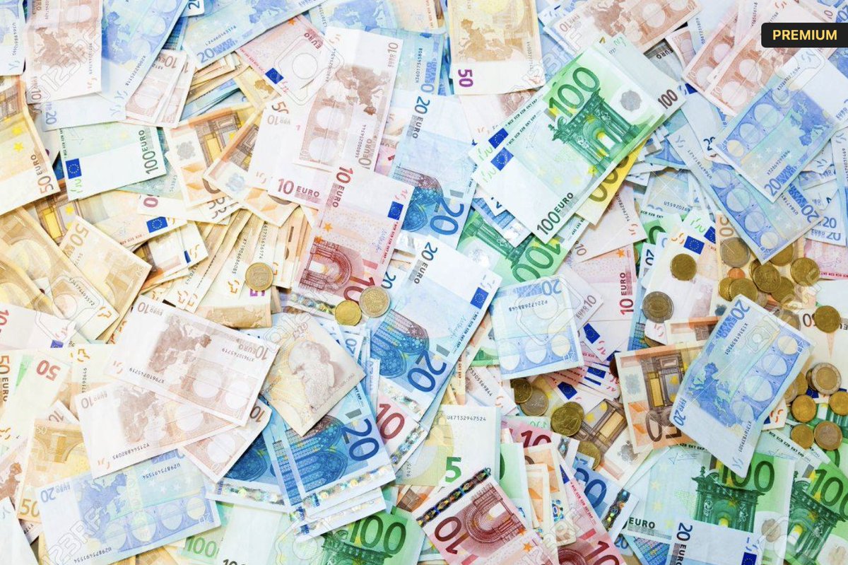 Congratulations to our Club Vice Chairman Michael McGreal €200,000 richer tonight!!! 

He only won the Club Rossie Draw.... #rosgaa