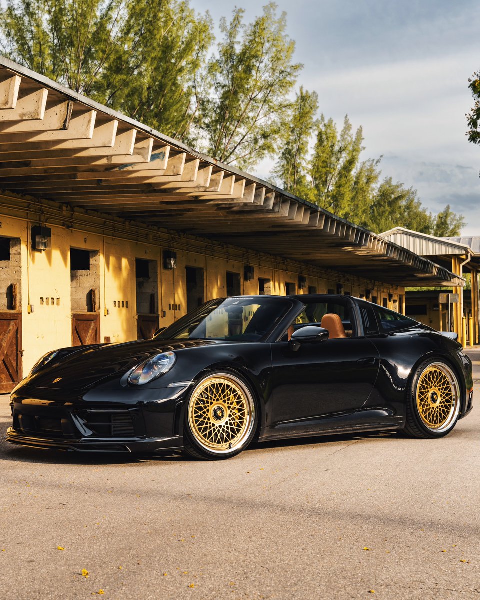 KFLETCH___'s tweet photo. Went to the stables with a Targa 4 GTS 🐎 https://t.co/8er6IJCDdL