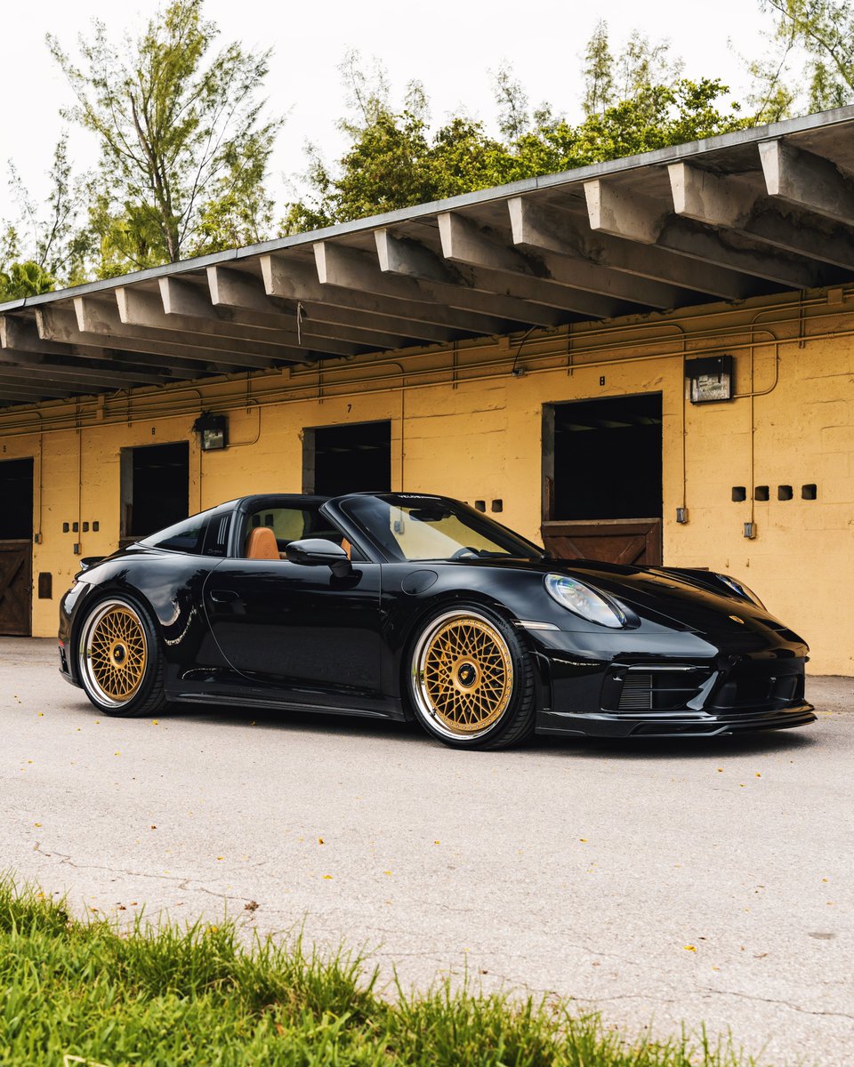 KFLETCH___'s tweet photo. Went to the stables with a Targa 4 GTS 🐎 https://t.co/8er6IJCDdL