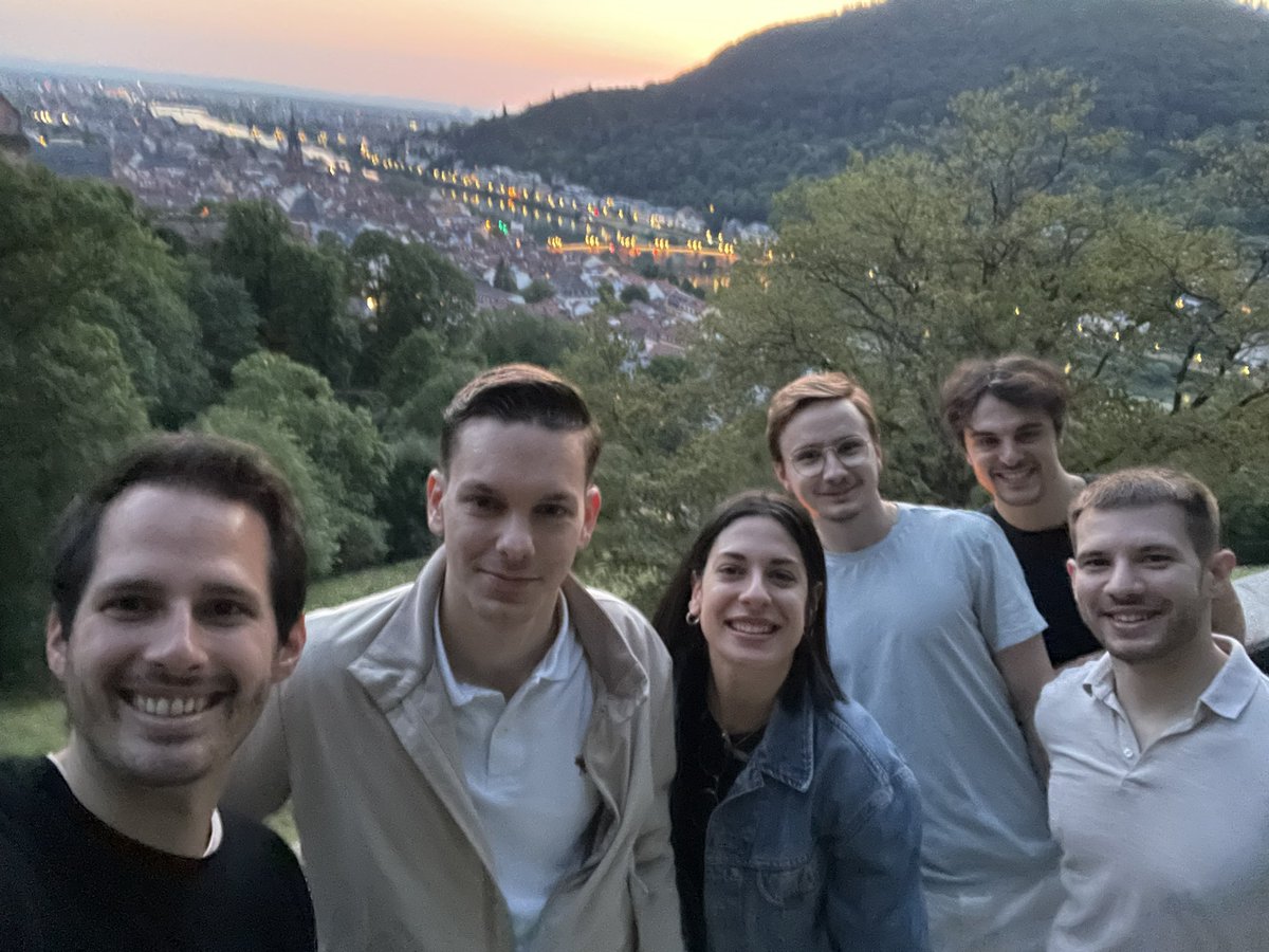 Extremely excited (clearly!) to have presented one of my PhD projects at #EESAgeing this afternoon <a href="/EMBLHeidelberg/">EMBL Heidelberg</a> 📊 Thankful for all the stimulating chats and cheers to <a href="/LorenzRsm/">Lorenzo Ciacci</a>, <a href="/JavierMarqueta/">Javier Marqueta</a> et al. for letting me brag about the sunset view from the Schloss 🏰