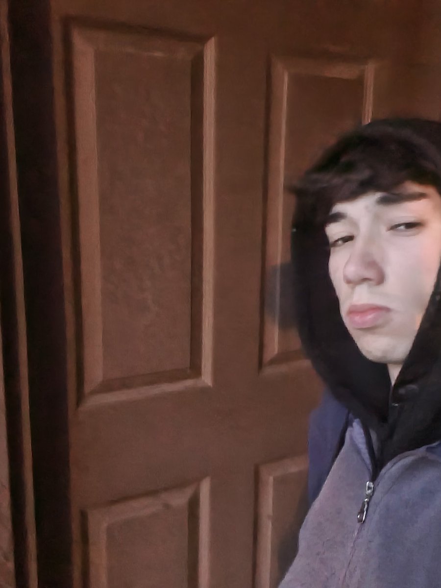 gumrwing's tweet image. AQUI CON MI AMIGA LA PUTA PUERTA DE MI CASA QUE ME VA ACOMPAÑAR POR UNAS HORAS PORQUE SE ME OLVIDARON LAS PUTAS LLAVES DE MIERDA Y CORRE MAS LLUVIA Q LA CONCHETUMARE