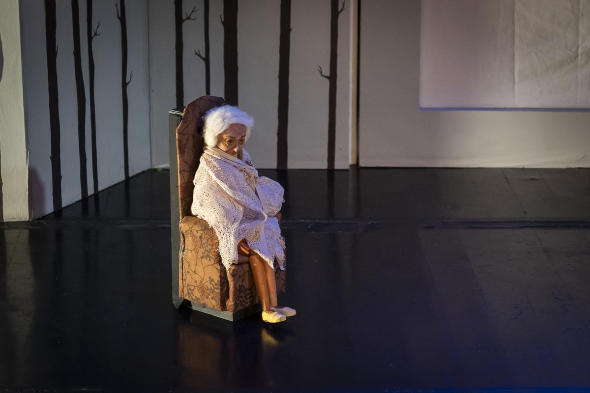 "Estiraba la mano así... a manera de despedida(...)" 👋📝

A nombre de todo el equipo de "Instrucciones para sembrar un jardín" 🌱📖

¡¡Muchísimas gracias 🙏 por habernos acompañado y ser partícipes de esta temporada en el Teatro el Milagro!!

Esperamos reencontrarnos pronto 💫🤗