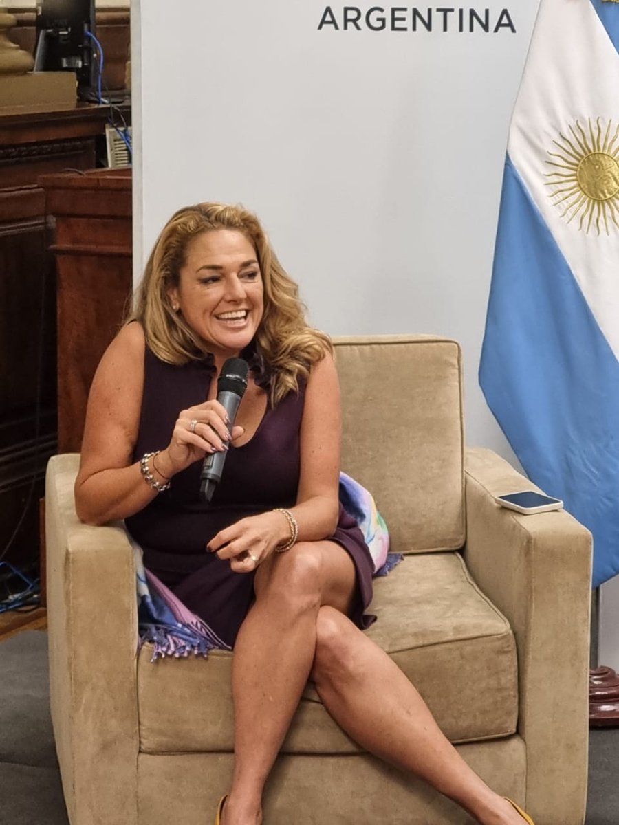 CpoliticaUBA's tweet photo. 🏛️POLÍTICA: PODER Y DECISIÓN

🗣️Invitada por @IEERIOFICIALOK y @CirculoNacion, Luciana Micha, docente de nuestra Carrera, debatió sobre el impacto de los organismos internacionales en la política nacional junto a demás integrantes de la Comunidad. https://t.co/2RmrLkCMwz