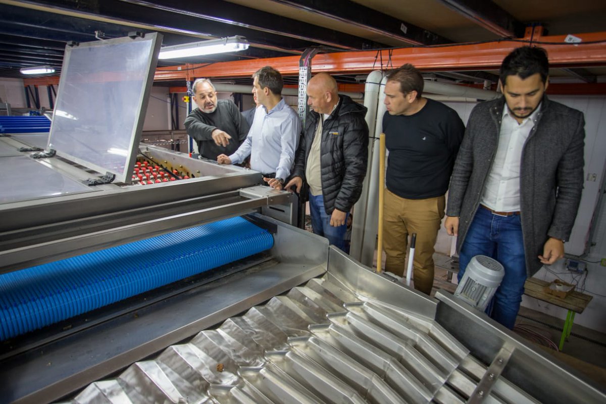 luquejuanpablo's tweet photo. ¡Vamos a impulsar el potencial productivo y turístico del valle de nuestra provincia!

Compartimos un día de intensas actividades junto a @ric_sastre

Visitamos la Cooperativa de Cerezas y el Club Camwy Kayac Chubut en #Gaiman (+) https://t.co/bCeaWVPUhy