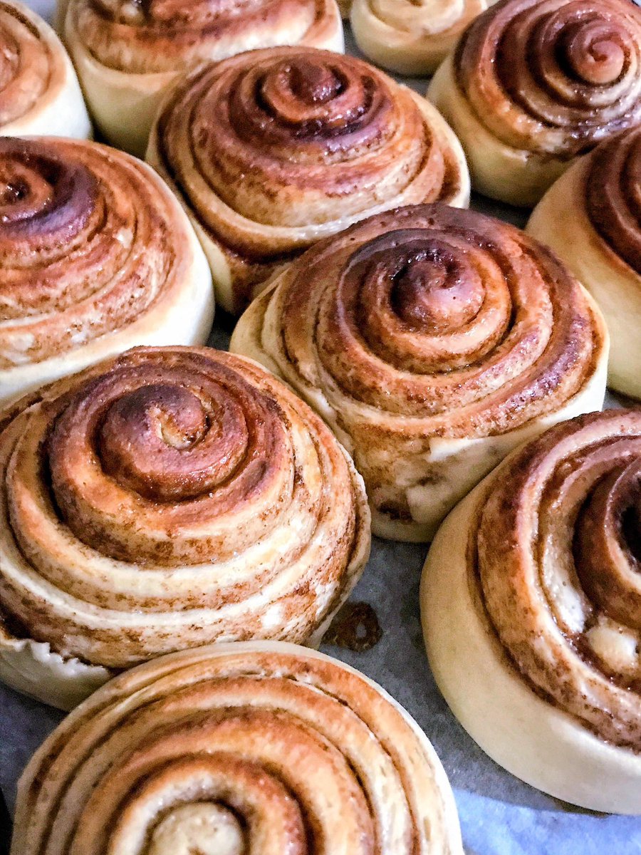 FoodPorn's tweet photo. How many Cinnamon Rolls is too many for one person to eat? https://t.co/LvwDtgZXSf