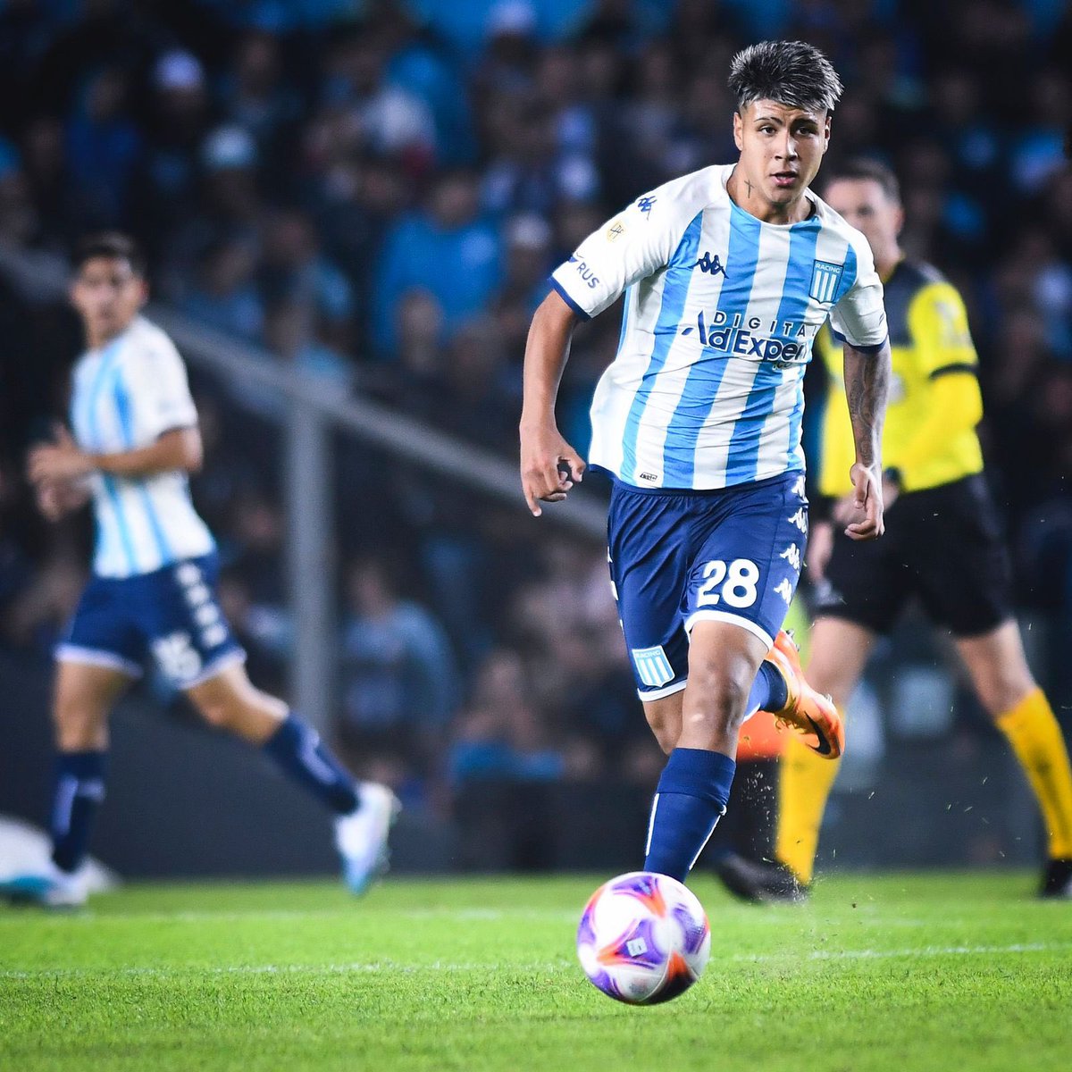 ¡Trabajo, pasión y confianza! 🤝🏽

Luego de su debut, Tomás Perez firmó su primer contrato profesional en <a href="/RacingClub/">Racing Club</a> 👏🏽

Estamos orgullosos de vos, a seguir por este camino!