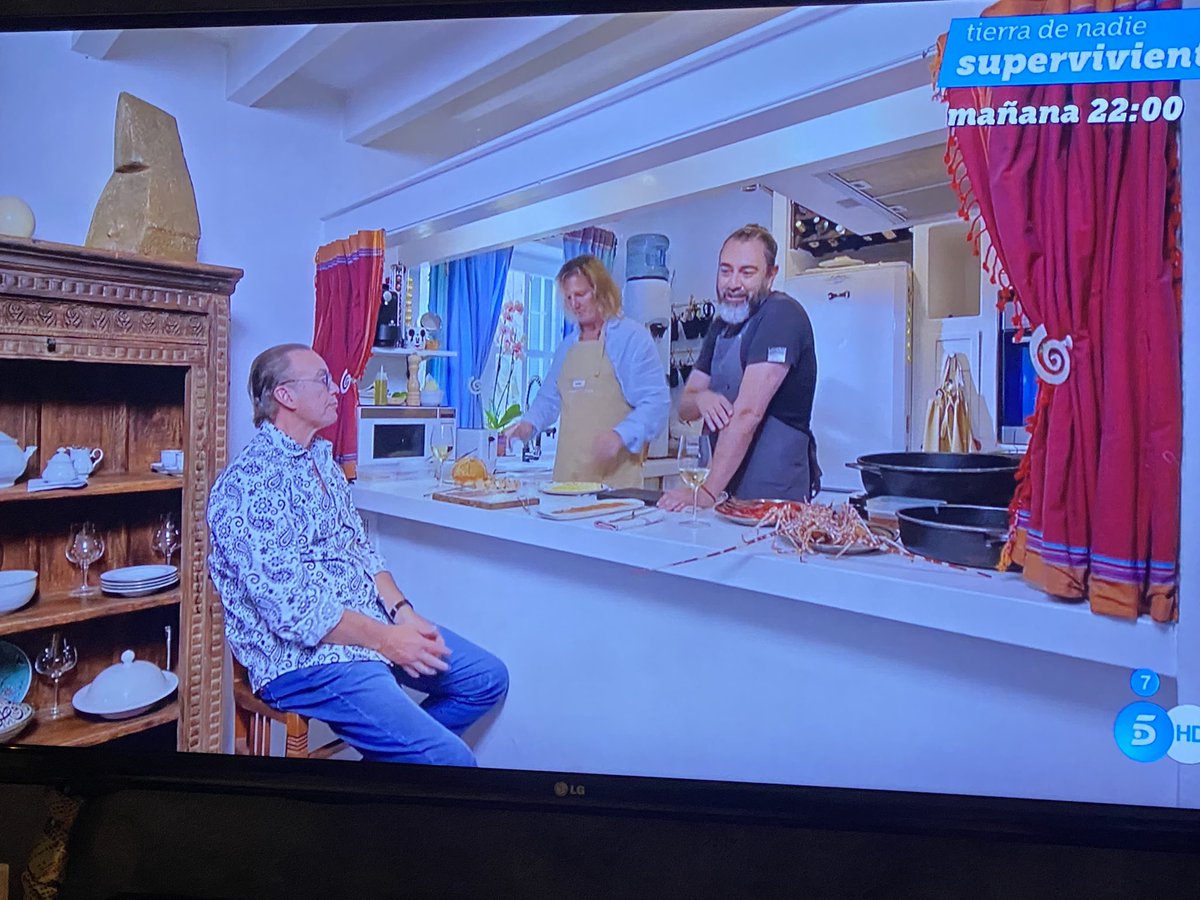 El chef Rafa Zafra y <a href="/BertinOsborne/">Bertín Osborne</a> en prime time en #telecinco hablando de #alcaladeguadaira, del #pan y promocionando nuestra ciudad. #orgullo