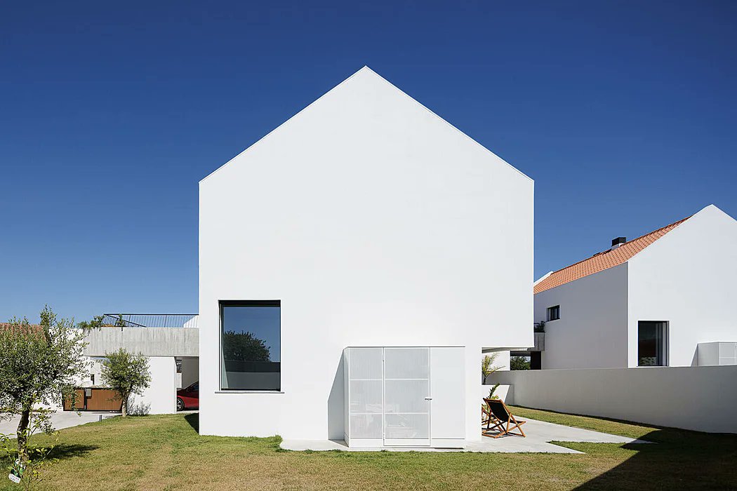 An interesting exterior draws the eye toward this #uniquehome. #architecture  cpix.me/a/170989034