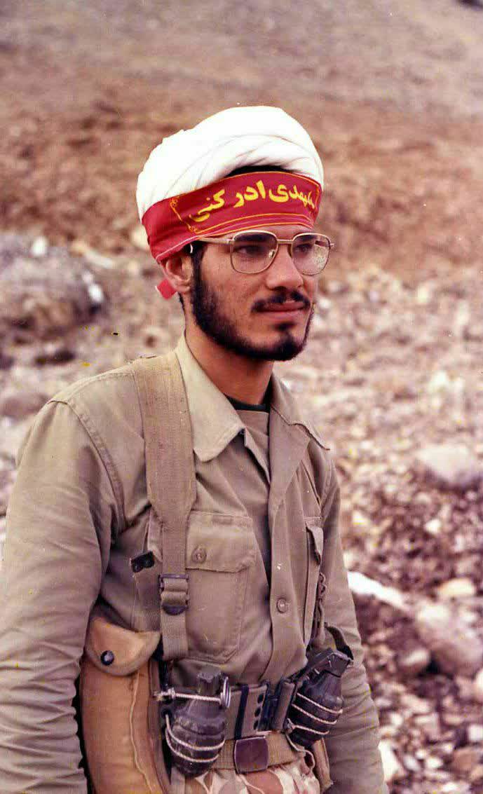 یادمان باشد گناه که کردیم 
آن‌ را به حساب جوانی نگذاریم 
میشود جوانی کرد به عشق مهدی (عج)
به شهادت رسید فدایِ مهدی (عج) ...

طلبه ی شهید محسن عرب بهشتی

#اللهم_عجل_لولیک_الفرج
