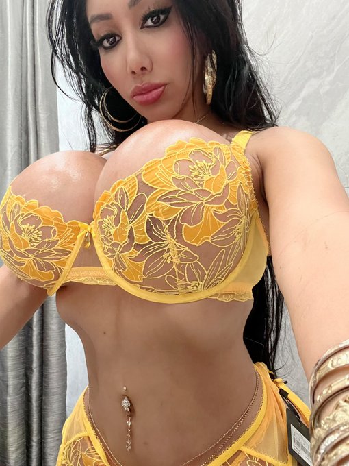 Orange you glad to see me 🍊👑 https://t.co/Ps7JZVxGVb https://t.co/01n2YulI8k<a href="/tag/anakaliyah"class="tags"><span>#anakaliyah</span></a>