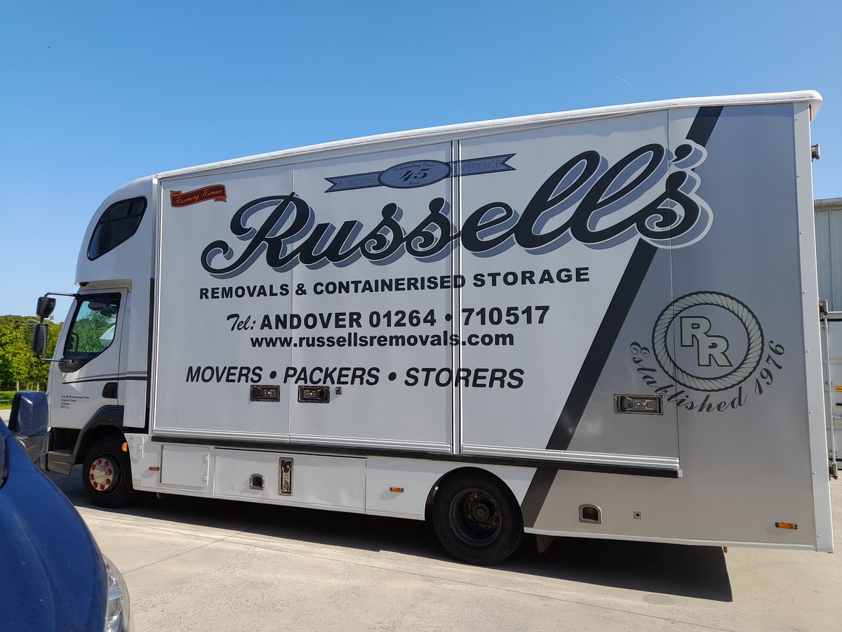 Working with a new client today, Russell's removals in Andover, Hants. This freshly painted lorry was a joy to work on and the final signage turned out well. Looking forward to working with them on future jobs.
#Andover #removals #commercialsigns #trucking