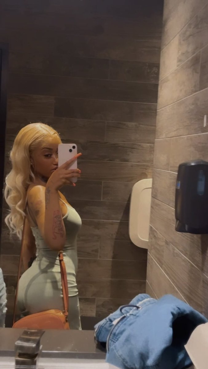 Mangodiass's tweet photo. It’s irrelevant.. #htx #texas #houston #onlyfans #showgirl #dancer https://t.co/potCkJIK1P