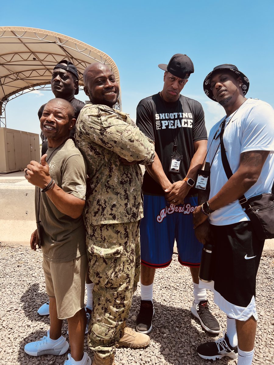 All good😎😎... Hanging with the troops in Dijbouti 🇺🇸🇩🇯 #heartoverheight #supportthetroops #hoopsfortroops